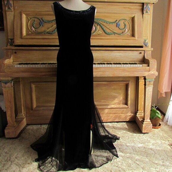 BLACK VELVET GOWN, 16, SILVER BLING ON SCOOP NECK, MERMAID ORGANZA FISHTAIL, EUC - Picture 1 of 6